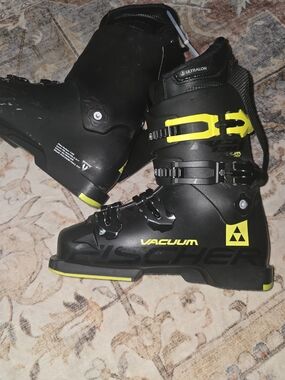 Fischer RC4 130 Vacuum Full Fit Men’s Ski Boots